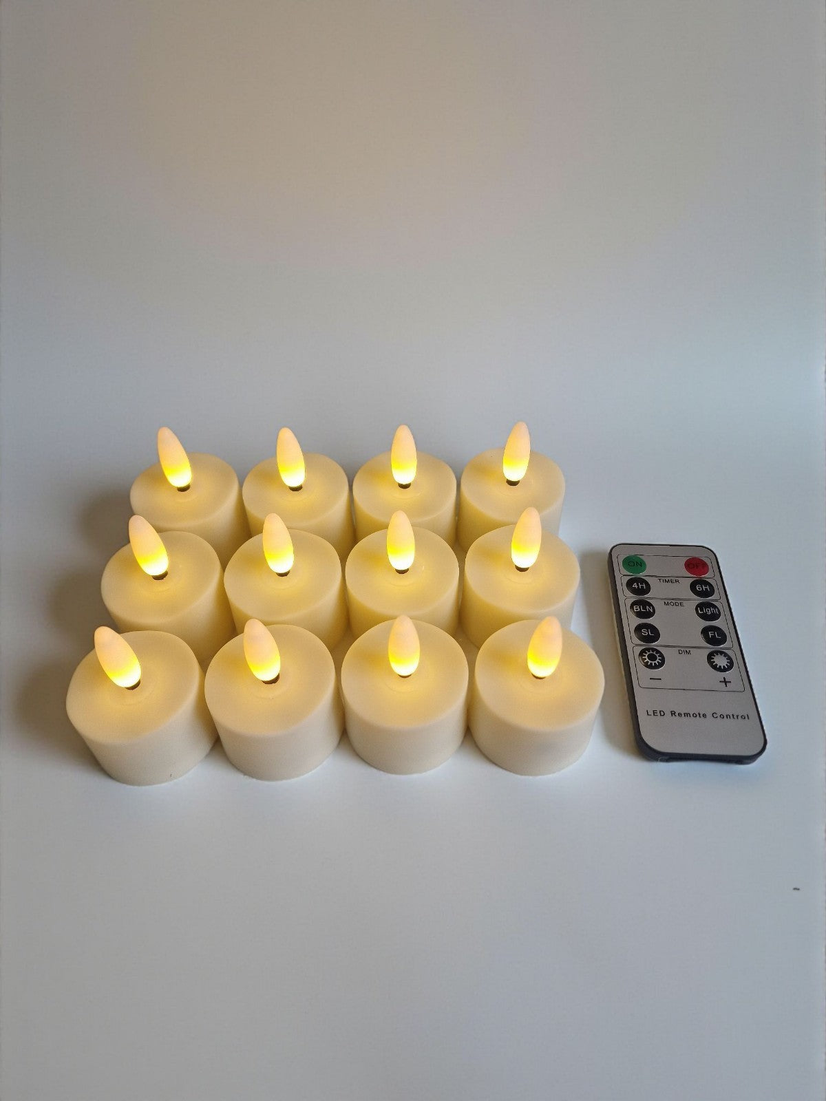 12x Wiederaufladbare LED Teelichter mit Fernbedienung – Flammenlose Kerze